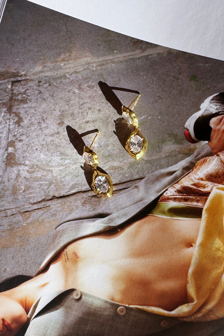 Opulent Light Earrings - Gold